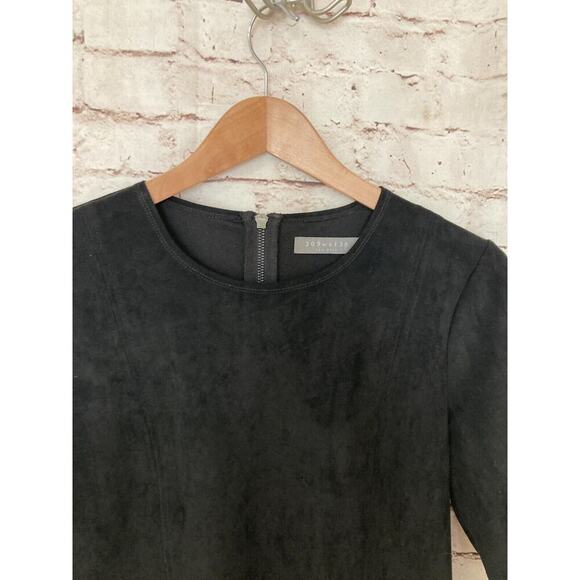 209 WST 38 Shirt Womens Small Black Microsuede Short Sleeve Zip Back Scoop Neck - Picture 4 of 13
